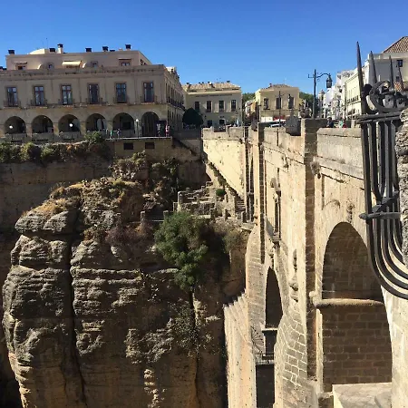 뉴 아파트먼트 *